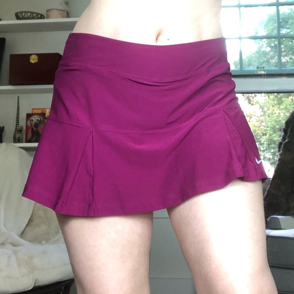 SOLD Nike Fuschia Tennis Skirt/Skort Size Large - Picture 4 of 7